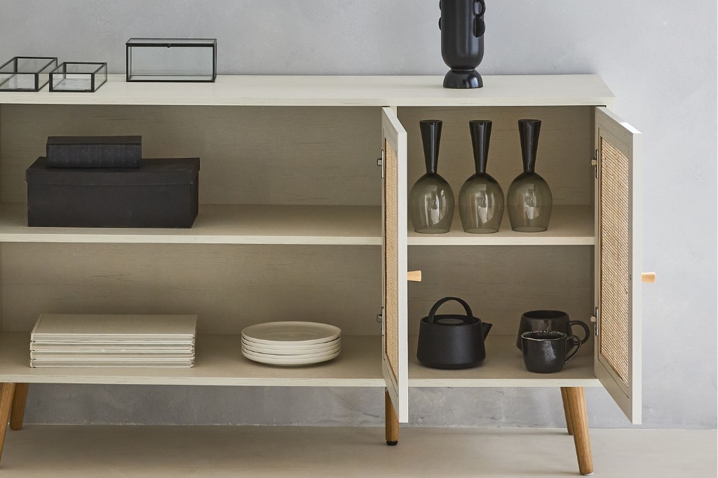 Read more about the article How to organise your dining room sideboard?