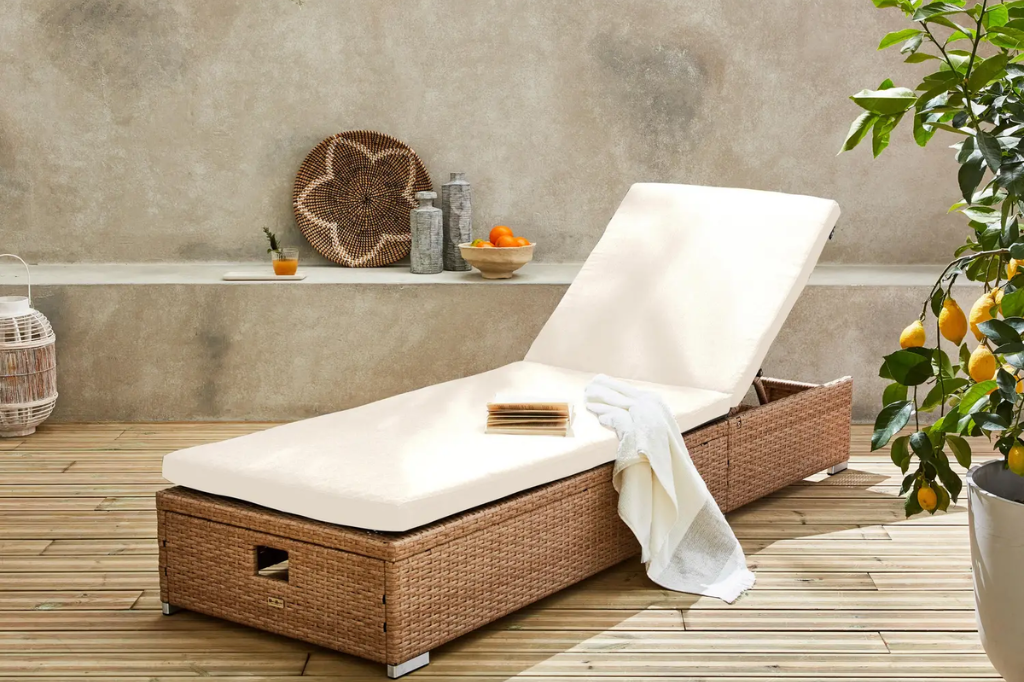 Read more about the article Which sweeek sun lounger should you choose for maximum comfort?