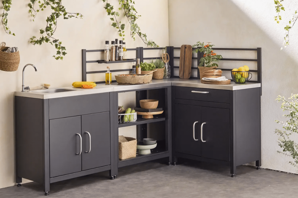 Read more about the article How do you choose the right spot for your outdoor kitchen?
